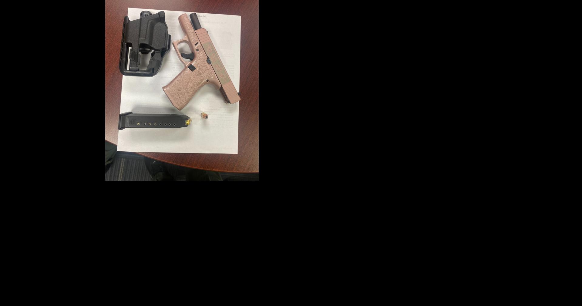 Mutter aus Baton Rouge verhaftet, nachdem in einem Rucksack eines Schülers ...