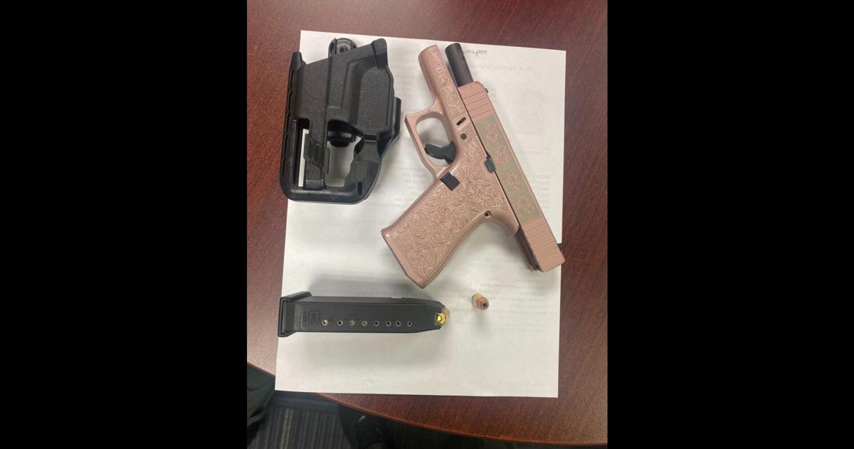 Mutter aus Baton Rouge verhaftet, nachdem in einem Rucksack eines Schülers ...