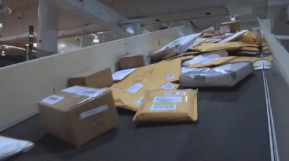 Postal service had $1.9 billion quarterly loss _lowres
