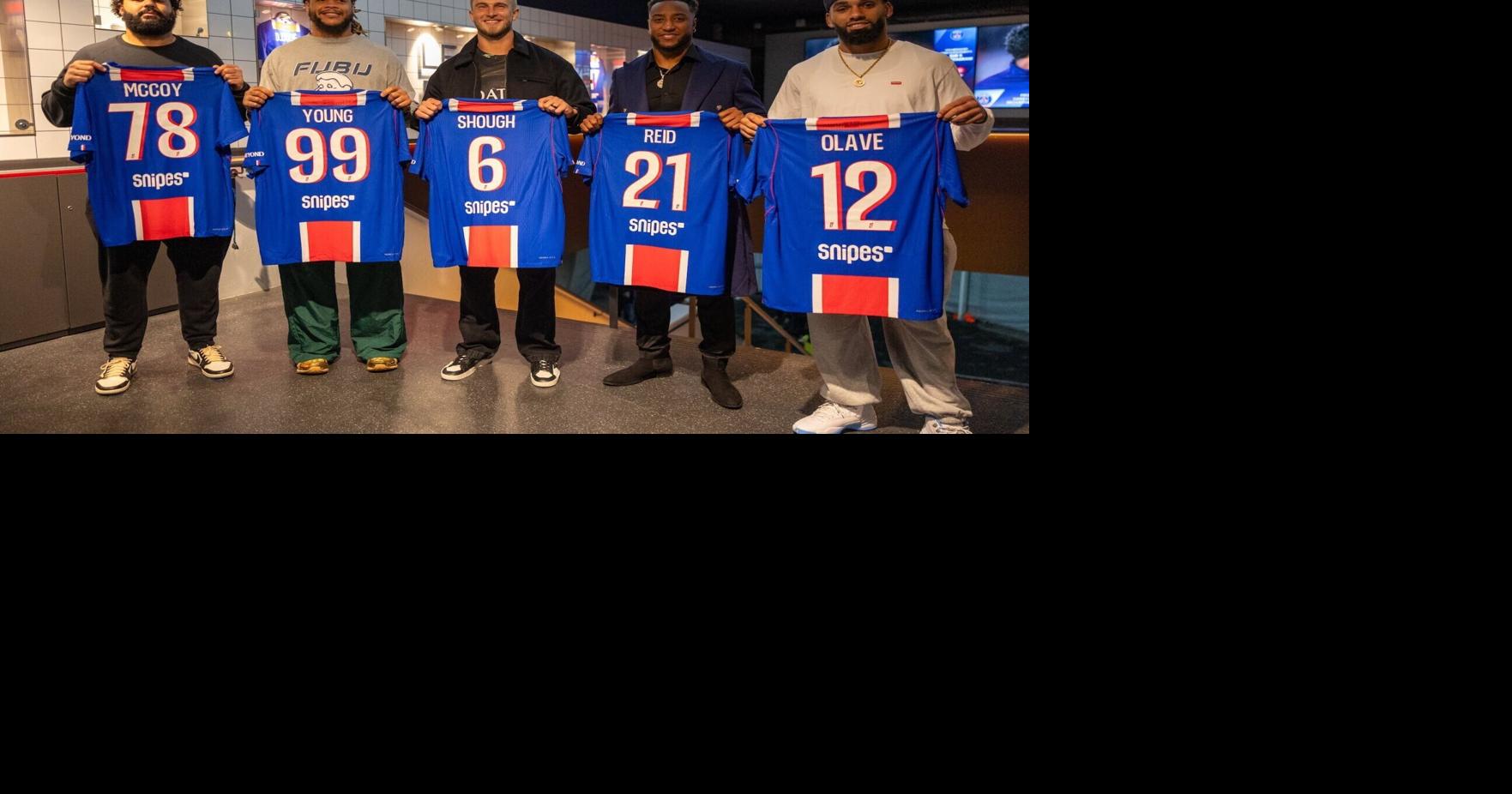 Saints players get star treatment at PSG-Barcelona soccer match in Champions League