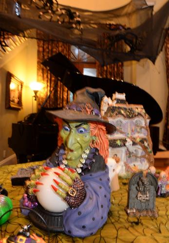 HalloweenHousePD008.jpg