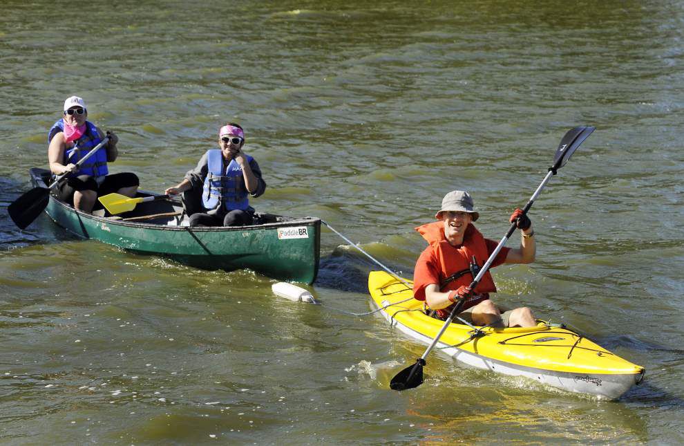 Paddling in Pink held in support of Breast Cancer Awareness Month _lowres