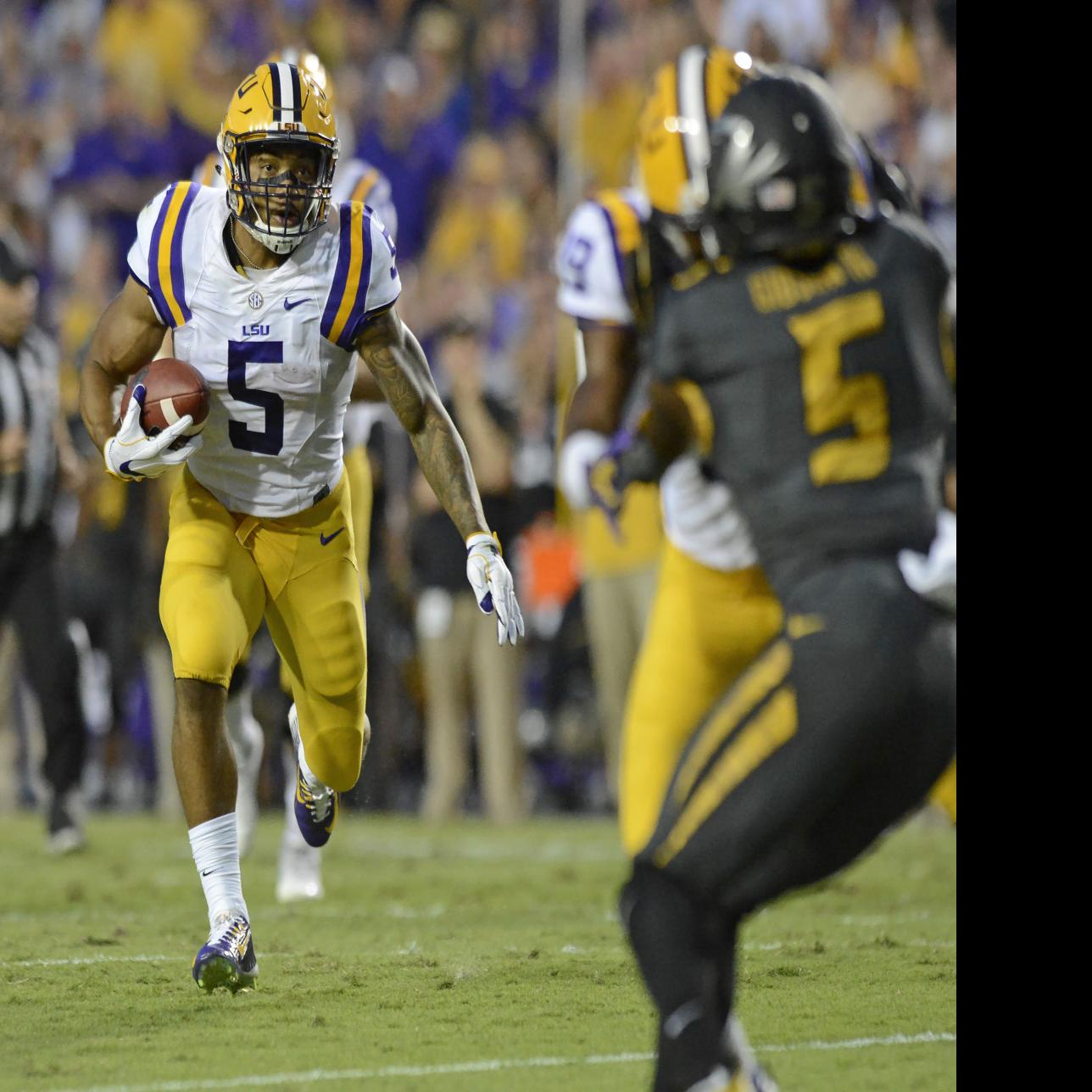 Who Is That Guy It S Derrius Guice And Lsu S Bruising Back Brings Wow Factor Vs Louisville Lsu Theadvocate Com