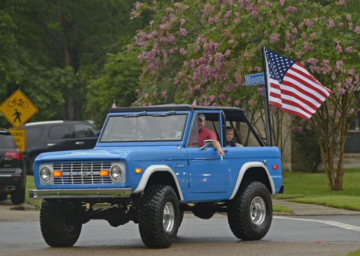 Kenilworth parade celebrates nation's independence Mid City