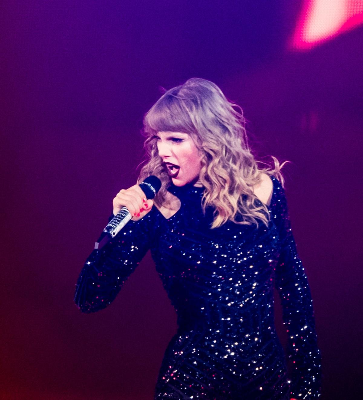 Spera Taylor Swift Dazzles Full Superdome With Breath