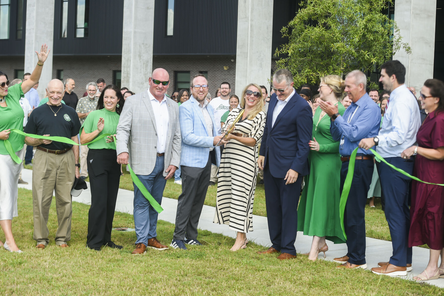 ACA.lhsribboncutting.081126.171.jpg