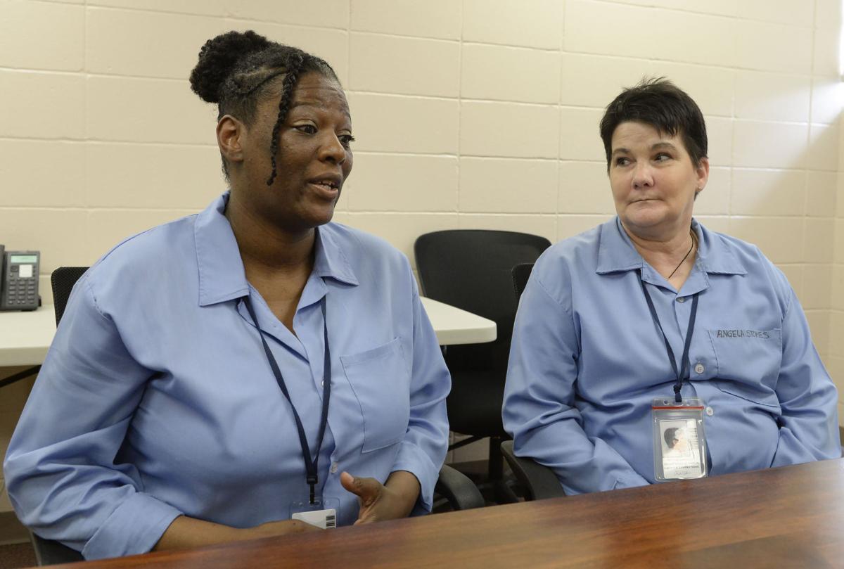 BR.prisonfema.adv HS 168.JPG