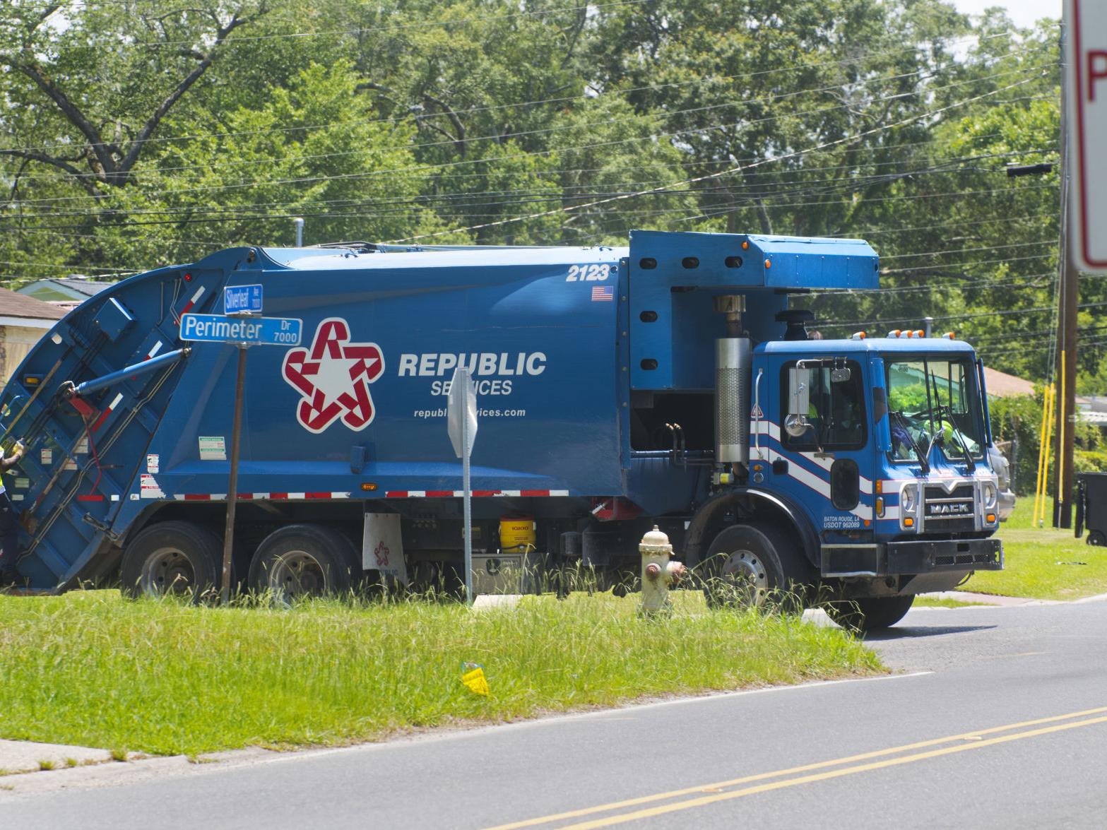 East Baton Rouge Sets Garbage Pickup Hours For Upcoming Holidays News Theadvocate Com Garbage Pickup Olympia Christmas 2021