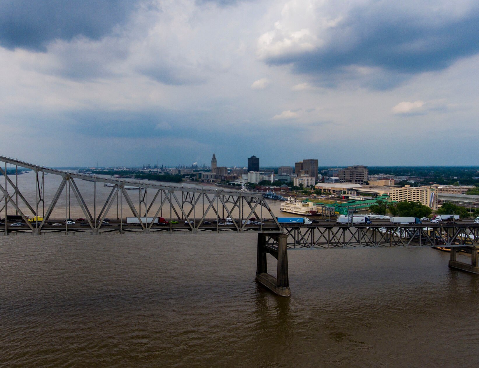 As possible sites for new Mississippi River bridge narrow, two