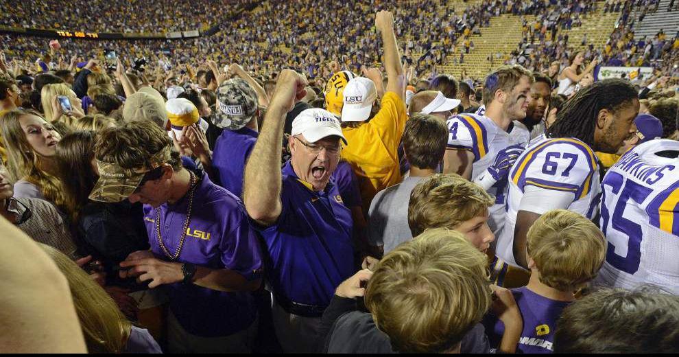 LSU Athletic Director Joe Alleva to fans Do not storm the field LSU