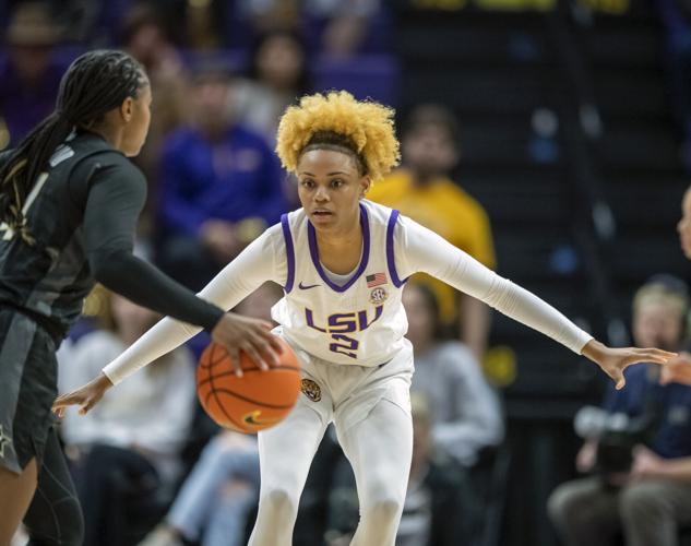 Must be the hair LSU 3point shooter Jasmine Carson elevating her