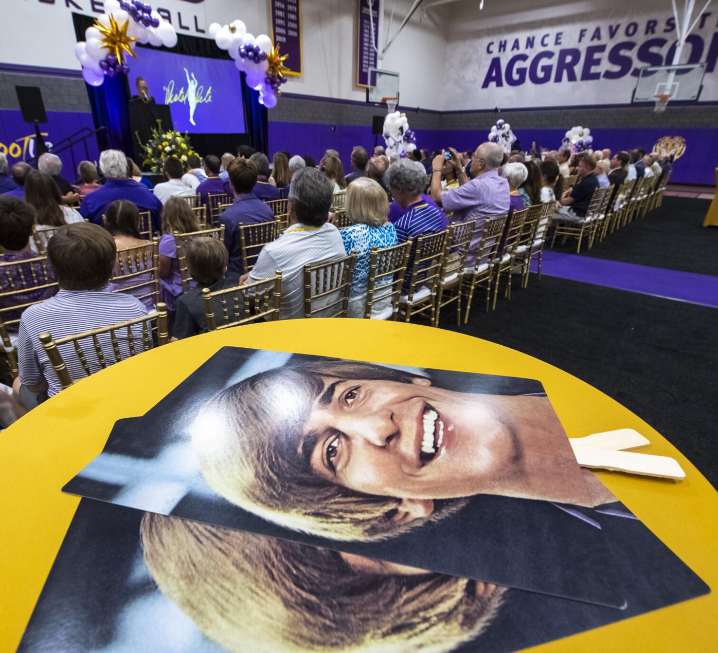 Baton Rouge, LA, USA. 25th July, 2022. The widow of former LSU great Pete  Maravich, Jackie Maravich, addresses the crown during the ceremony to  unveil the new Pete Maravich statue at the