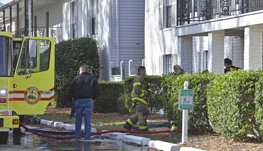 Crews called to apartment complex fire in Baton Rouge; no injuries