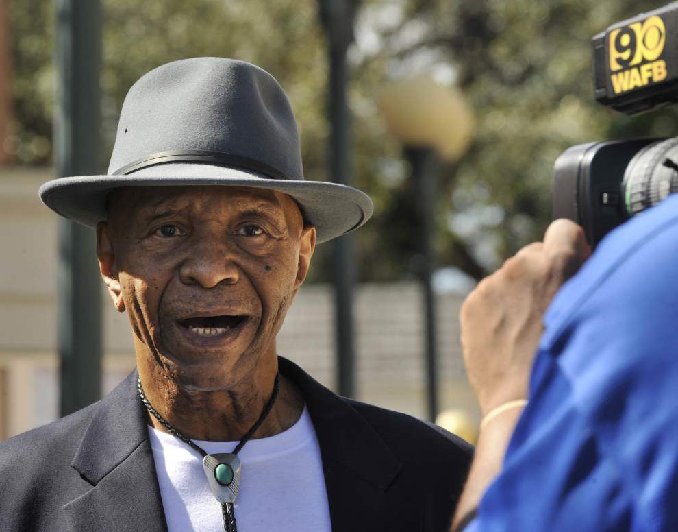 Angola 3 member Albert Woodfox out of jail; see video of first steps ...