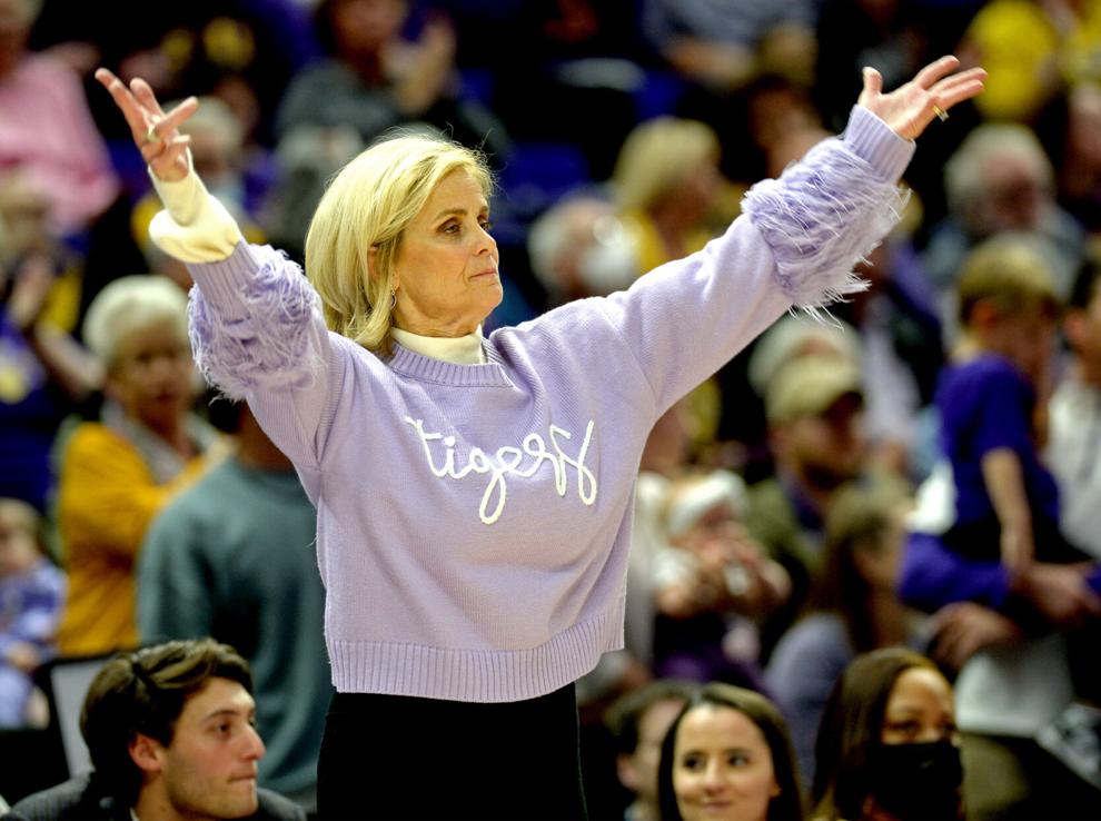 Watch LSU basketball coach Kim Mulkey shows off quite the arm at Alex
