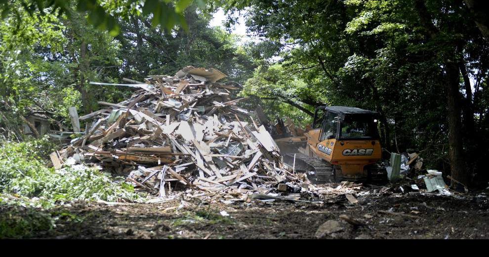 Blight in Baton Rouge Quick demolition hoped for after flood, but will FEMA foot the bills