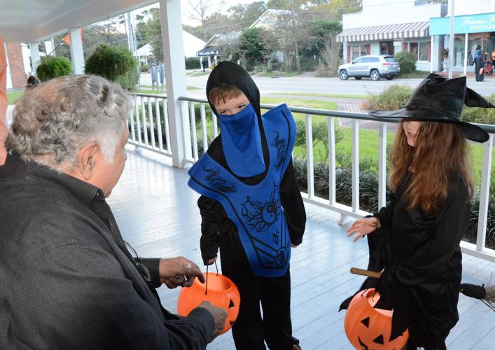 Residents decorate houses, don costumes for Halloween in St