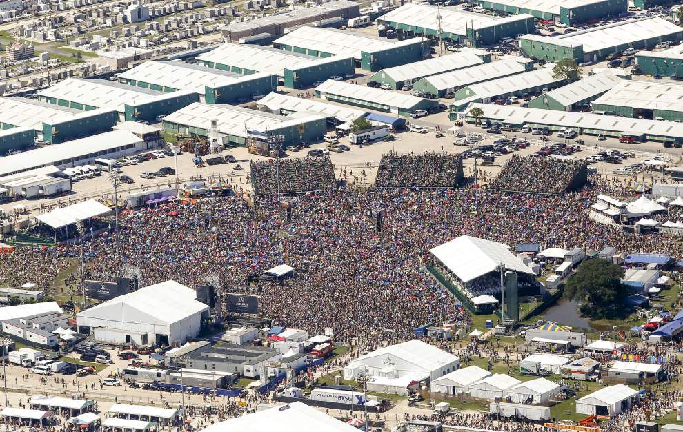 Photos Perfect weather brings skywriting, large crowds at Day 2 of