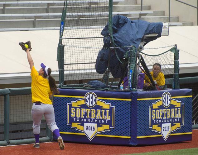 5 contenders, 4 players to watch and a schedule for the SEC softball
