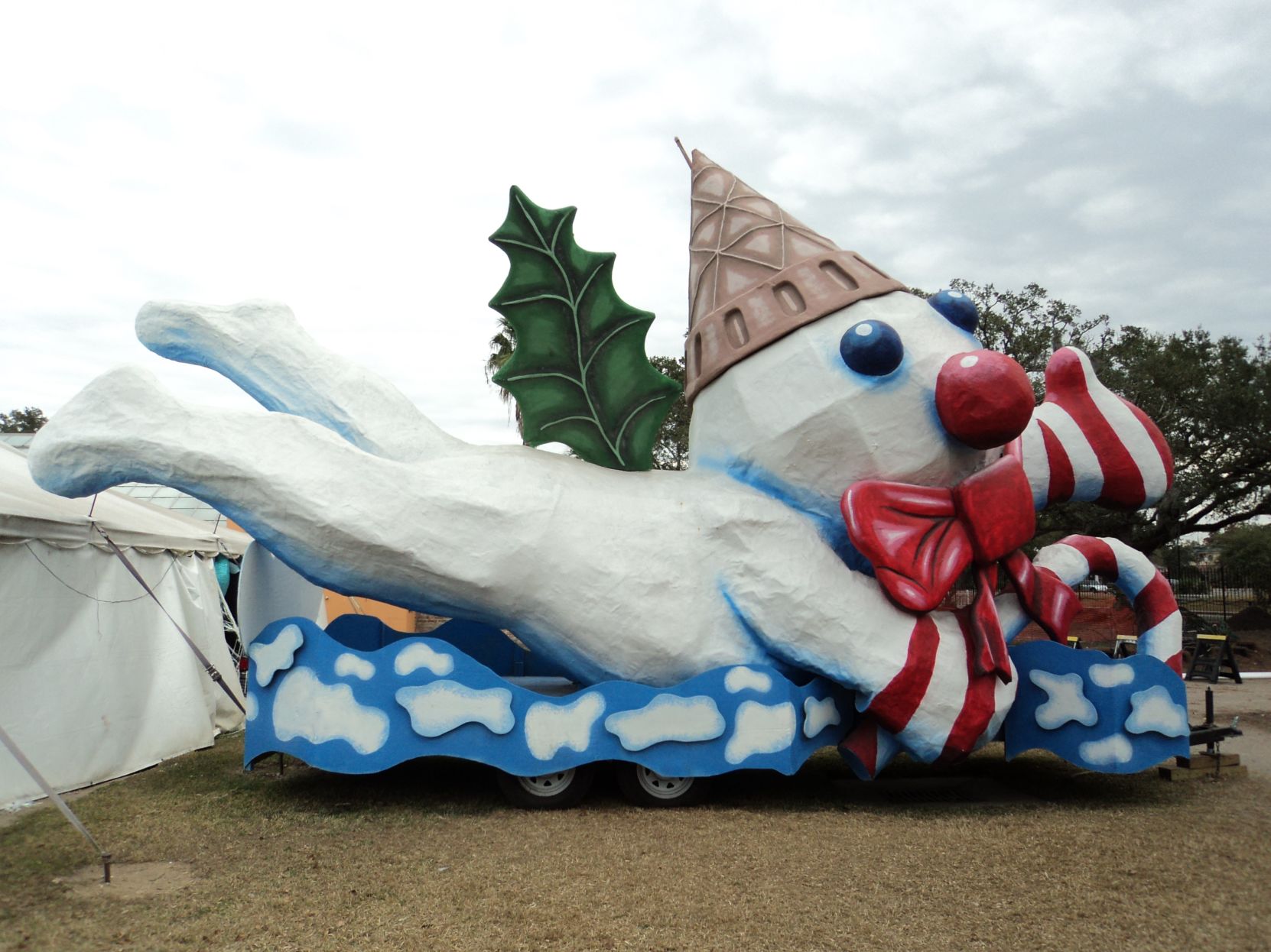 Outlet Mr. Bingle statue