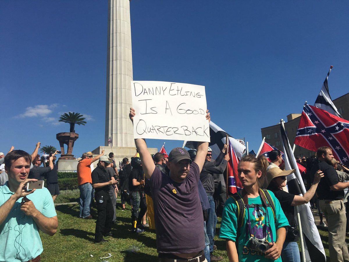 no.monumentsprotest09.050717