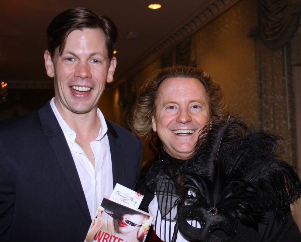 Steven Forster’s Party Central: Eric Shaw Quinn signs novel _lowres