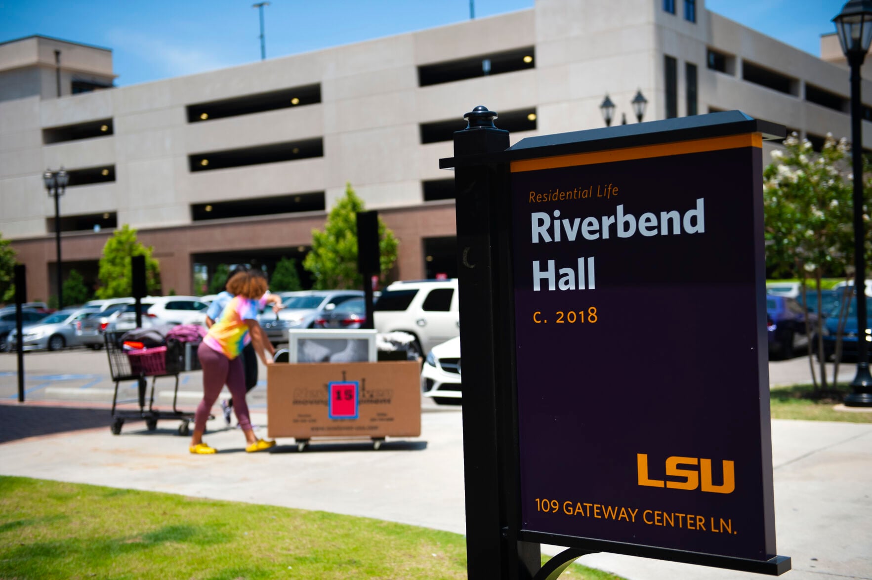 LSU offers to pay some freshmen to live with parents | News ...