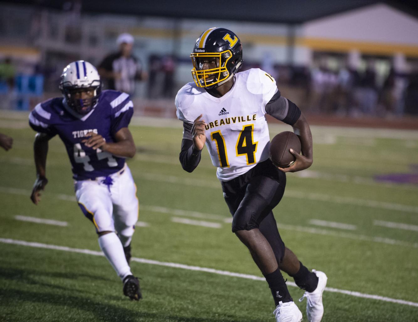 Loreauville football's doitall star Zy Alexander finds a home at