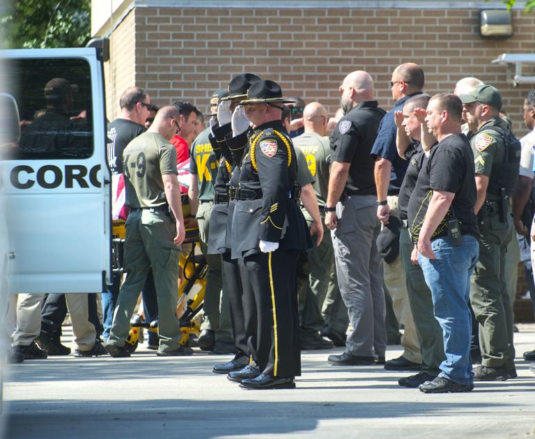 East Baton Rouge Sheriff deputy killed early Thursday in singlevehicle