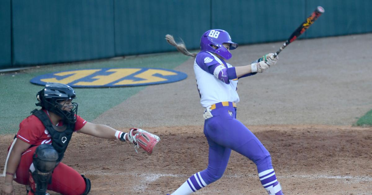 The nationally ranked LSU and UL softball teams clashed in Baton Rouge. See who won.