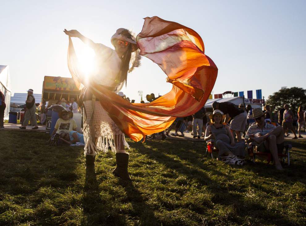 Photos Perfect weather brings skywriting, large crowds at Day 2 of