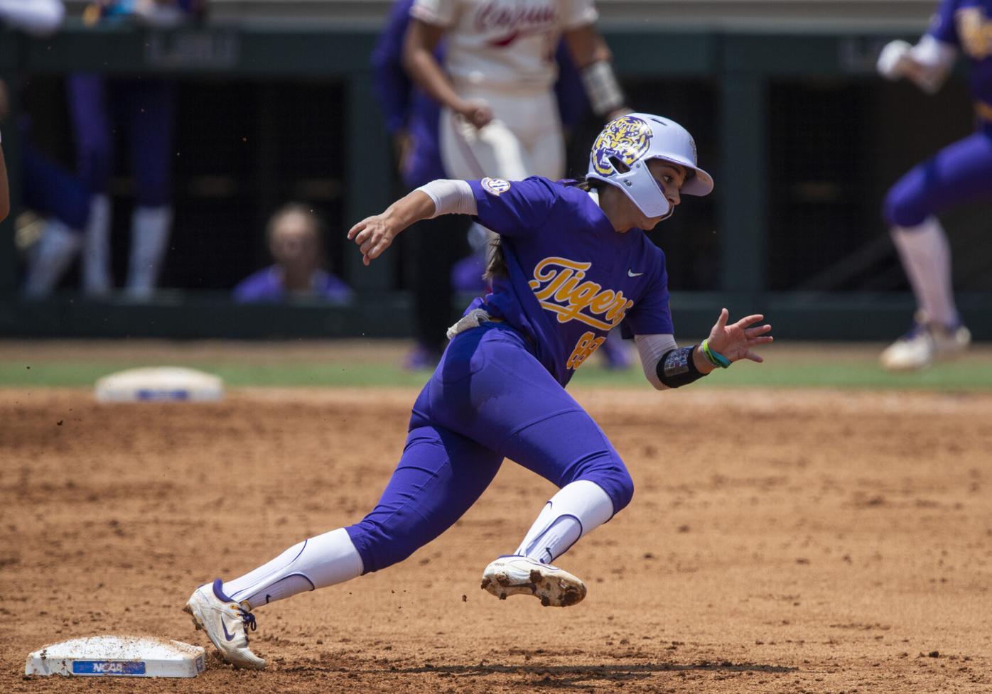 Softball Shuts Out ULL on the Road, 4-0 – LSU