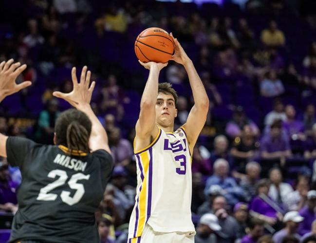 NO.lsuvsprairieview.12232025_4716 MJ.JPG