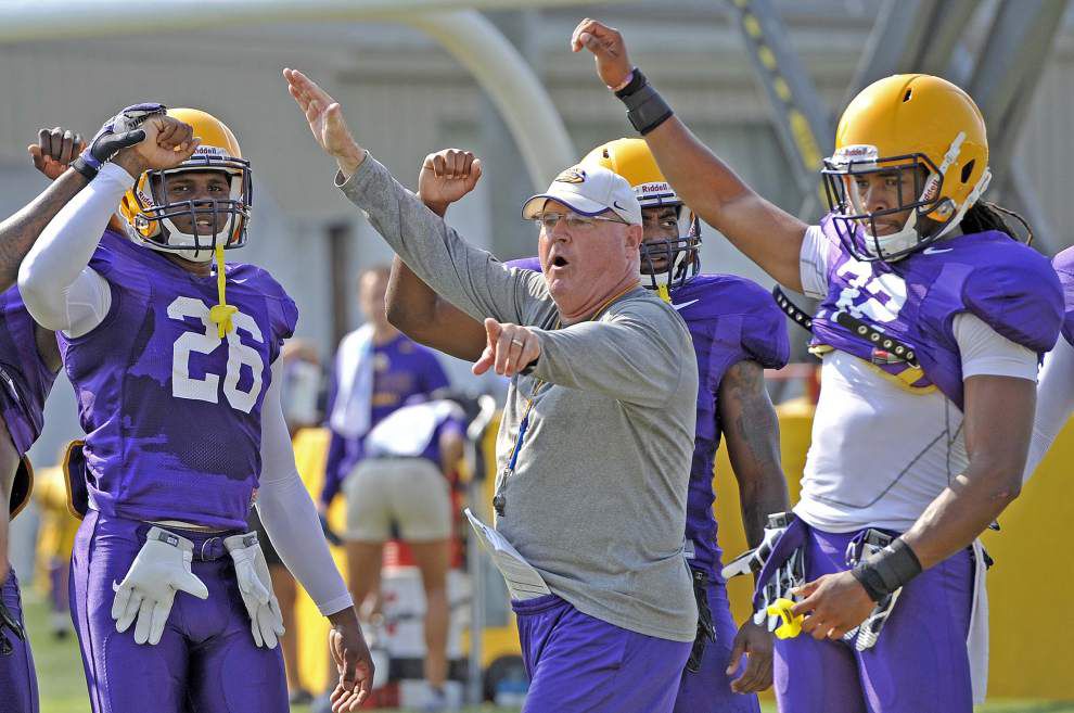 Video: LSU players in the big cat drill _lowres