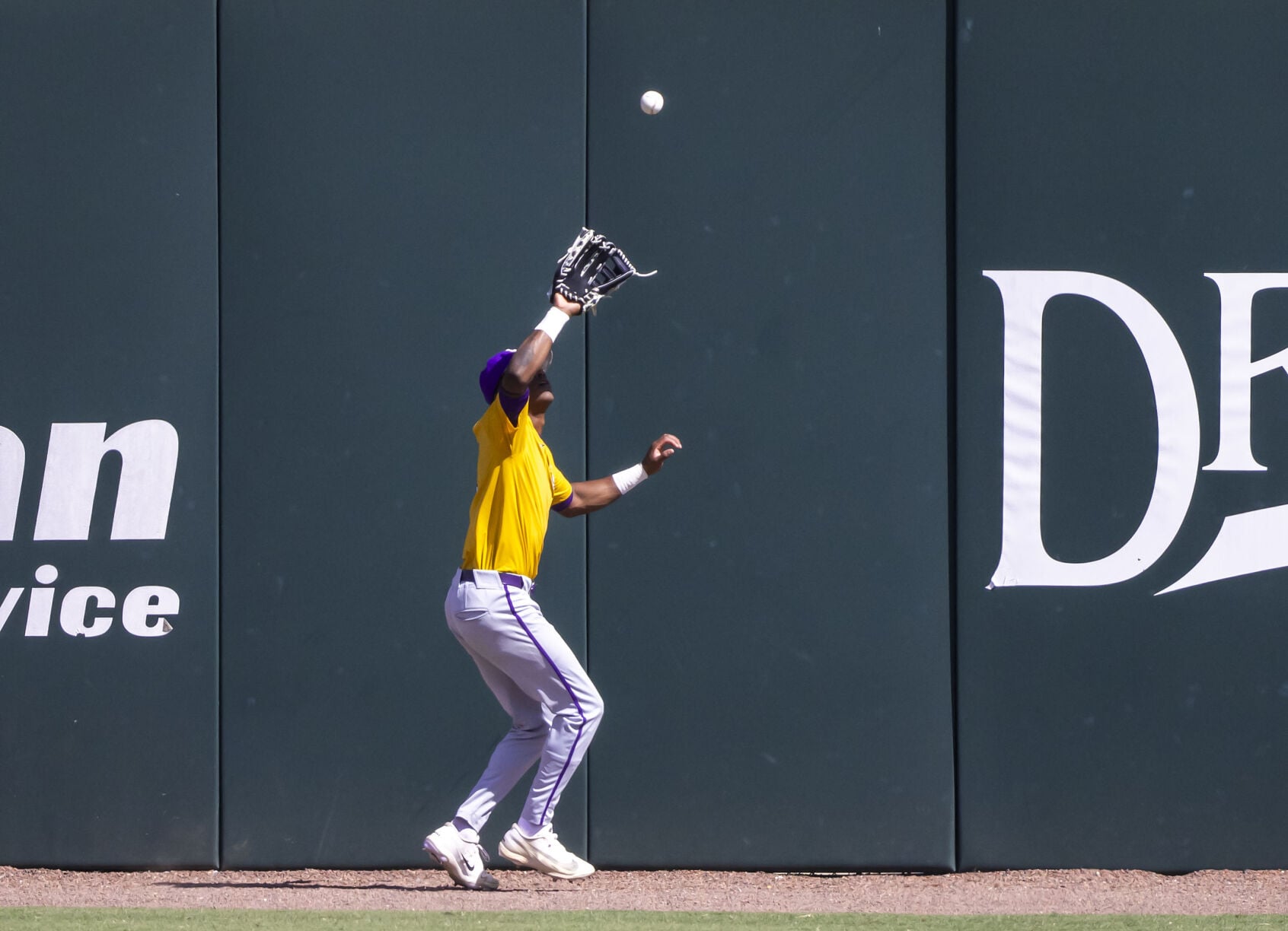BR.lsufallbaseball2.adv_2667 MJ.JPG