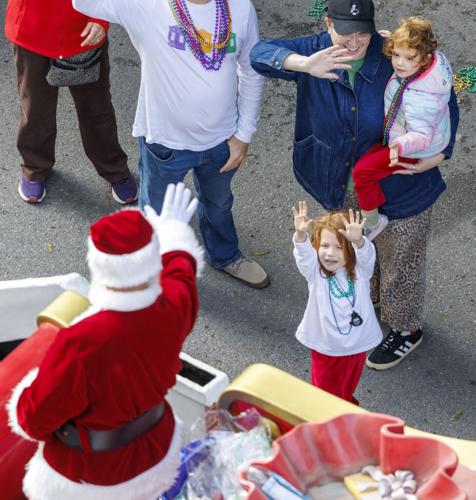 NO.christmasparade.120825_6545.JPG