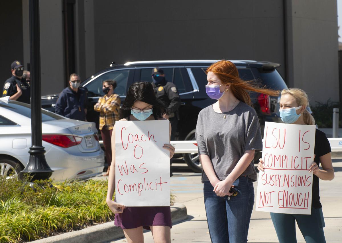 Students Block Exits At Lsu Football Center After School Response To Husch Blackwell Report News Theadvocate Com