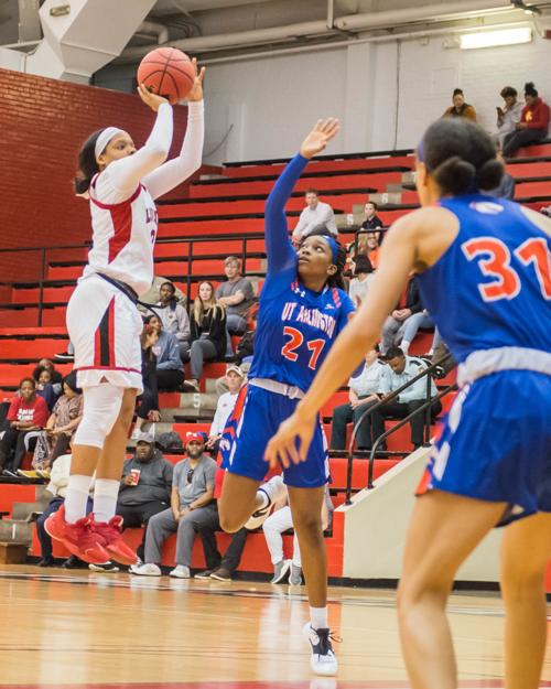 Ul Women Don T Find Magic Potion To Upsetting Uta At E K Long Gym