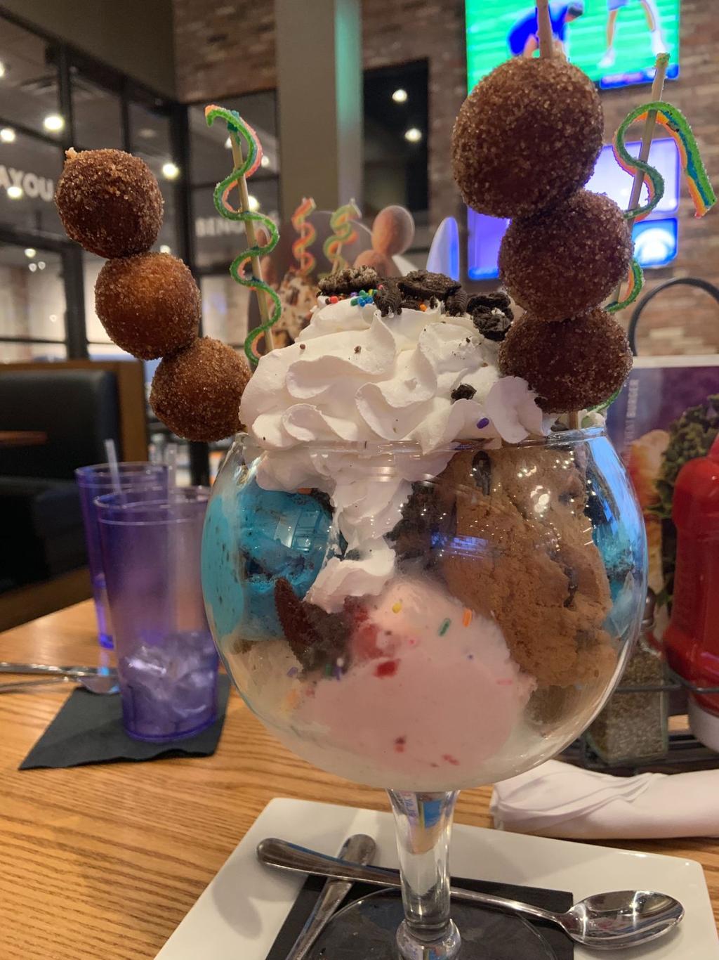 Review: At Main Event, food doesn't take center stage. But it complements  the games, fun. | Food/Restaurants | theadvocate.com