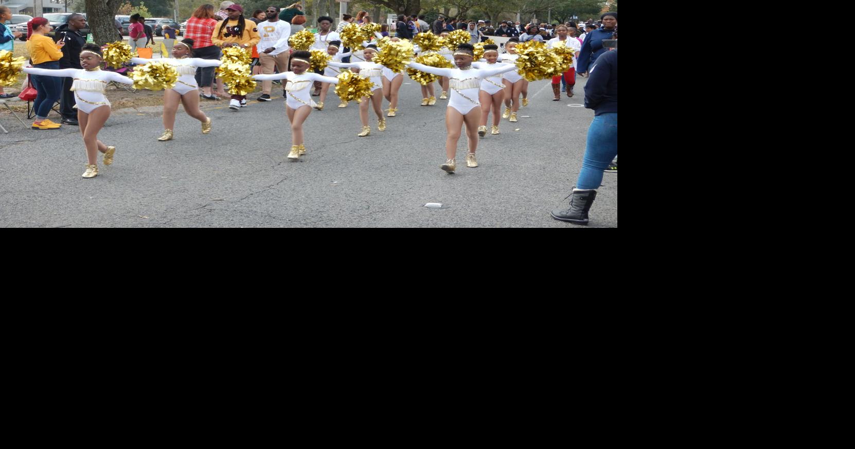 Broadmoor 2022 Christmas Parade Broadmoor Struts Through Neighborhood In Annual Parade, Church Holds  Tailgate | Mid City | Theadvocate.com