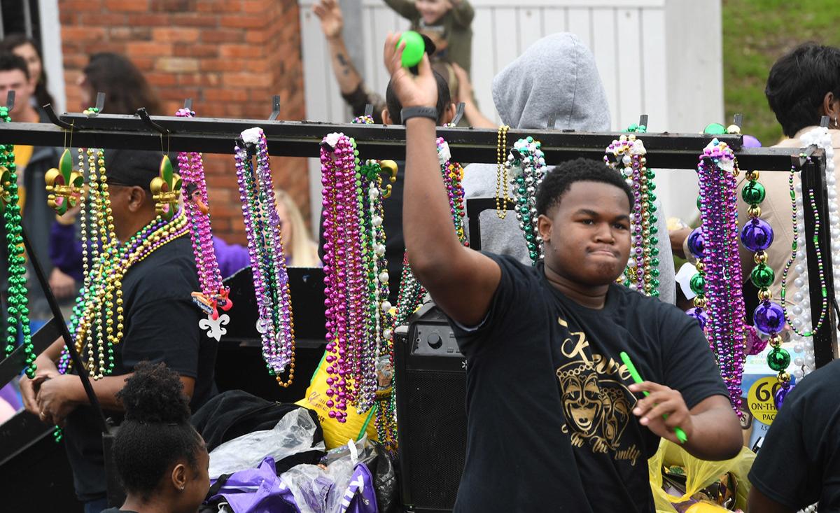 New Roads to hold daily drive-thru Mardi Gras parade until ...