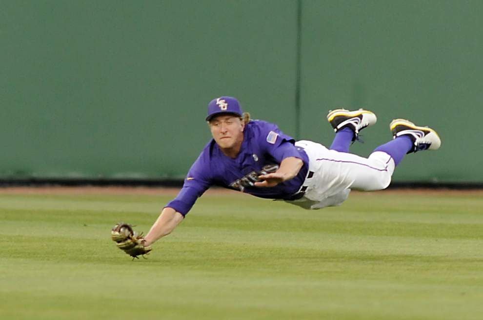 New college baseball has outfielders adjusting to different trajectory _lowres