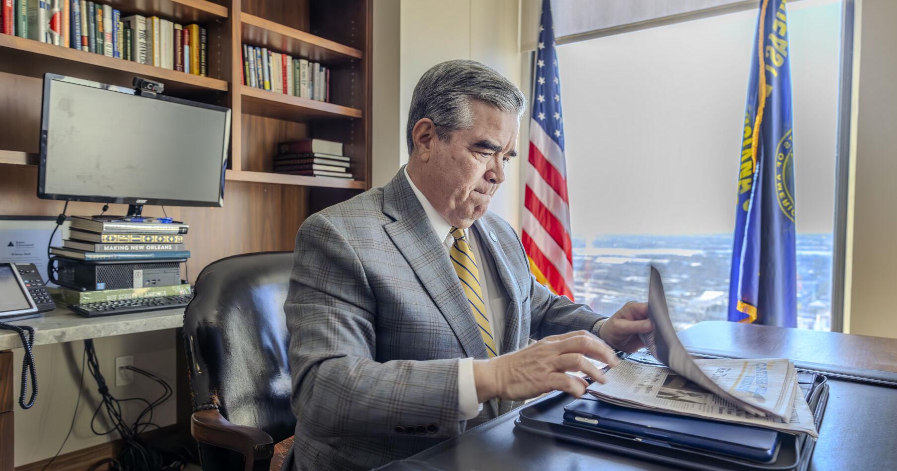 Hancock Whitney Bank President Joe Exnicios retiring after 45 years; 'He is a class act' - Vimarsana News
