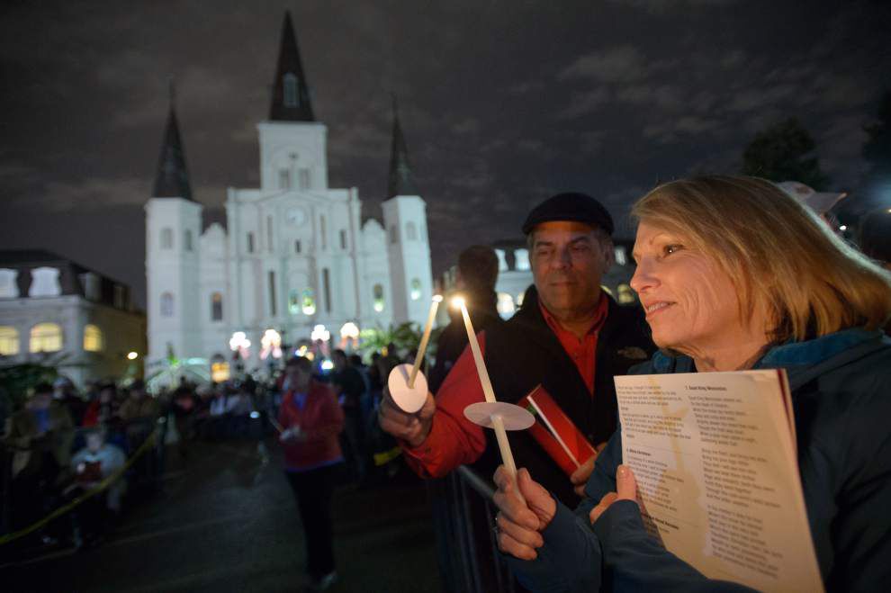 Christmas Caroling in Jackson Square _lowres
