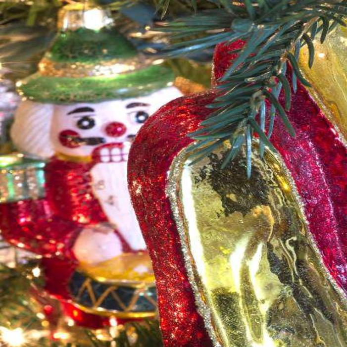 Diane Tate S Wizard Of Oz Christmas Trees Celebrates Her