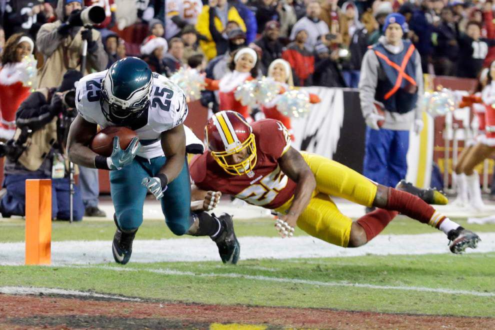 Eagles defeat Redskins 28-13 to climb back into NFC East race