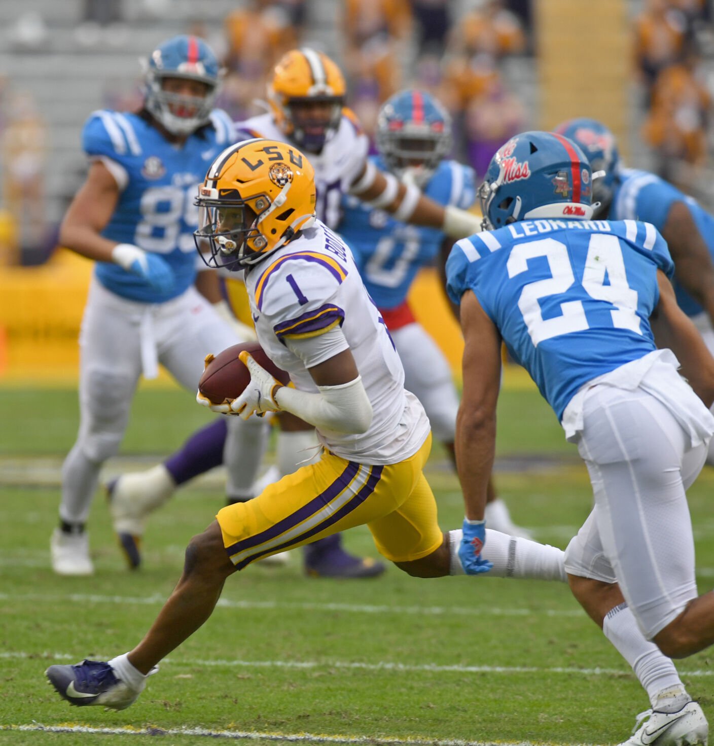 Record-setting LSU Wide Receiver Kayshon Boutte Named To Biletnikoff ...