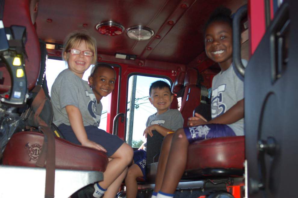 Kindergarteners pay a visit to firefighters _lowres