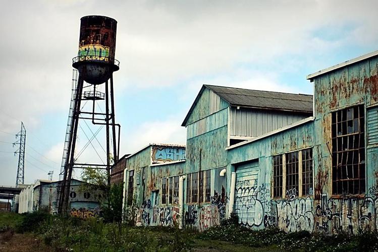 Let us spray: New Orleans graffiti artists READ and You Go Girl_lowres