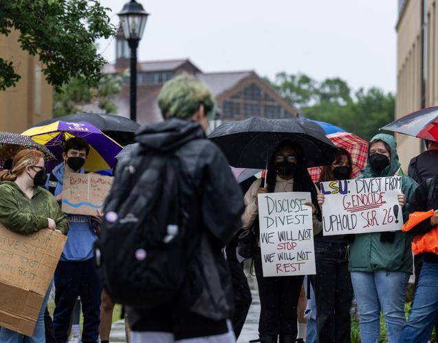 BR.lsuprotest.050424